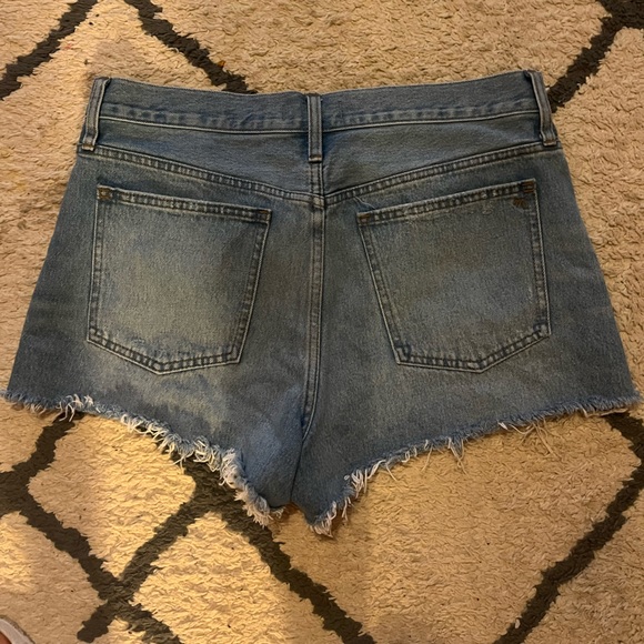 Madewell Button Fly Raw Hem Relaxed Denim Shorts in Cedarcroft Wash Sz 29 - Picture 6 of 14